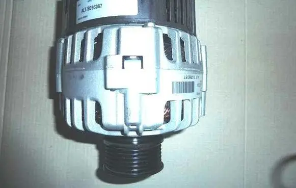 Audi RS4 Generator/alternator SG9B087
