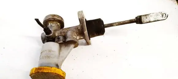 Subaru Forester SH Clutch master cylinder 