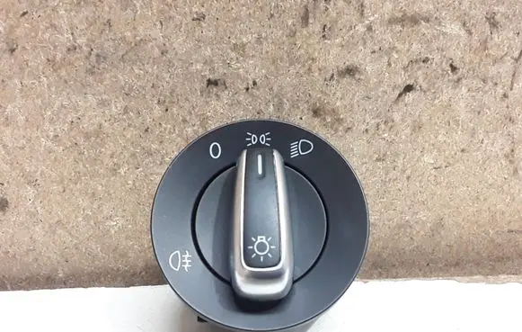 Volkswagen PASSAT B7 Light switch 3C8941431B