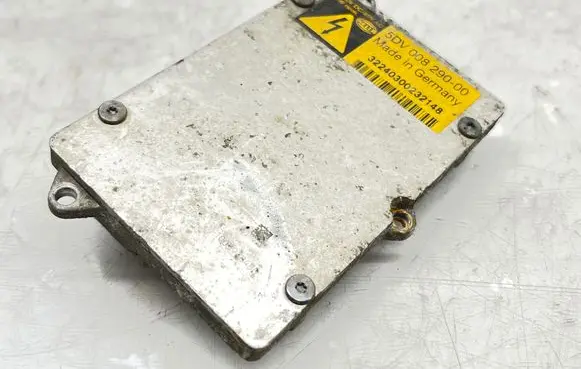 Mercedes-Benz E W211 Headlight ballast module Xenon 5DV00829000