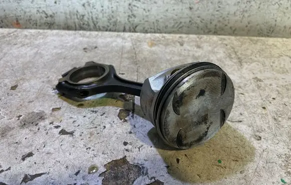 Mercedes-Benz ML W164 Piston with connecting rod 