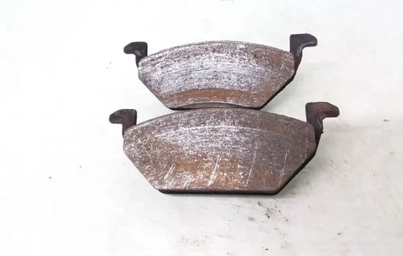 Volkswagen Golf V Brake pads (front) 