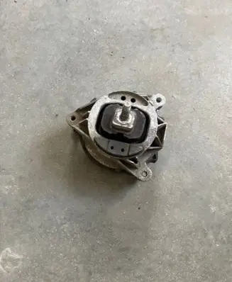 BMW 3 F30 F35 F31 Engine mount bracket 6787659