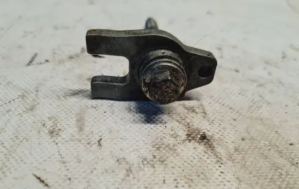 Opel Vivaro Fuel Injector clamp holder 