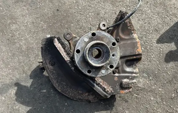 BMW X5 E53 Front wheel hub spindle knuckle 6761575