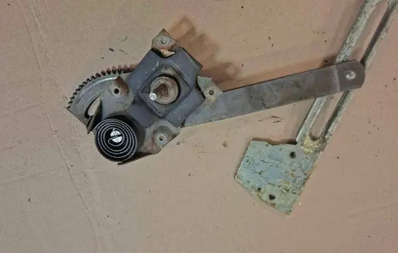 Mercedes-Benz 280 450 W116 Rear door manual window regulator 