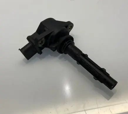 Mercedes-Benz CLS C219 High voltage ignition coil A0001501980 0001501980