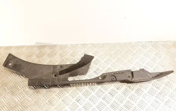 Volvo XC60 Fender mounting bracket 32216109