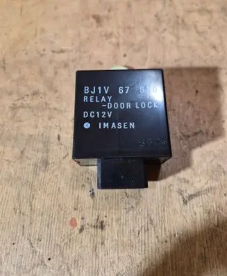 Mazda 323 Door control unit/module BJ1V67830