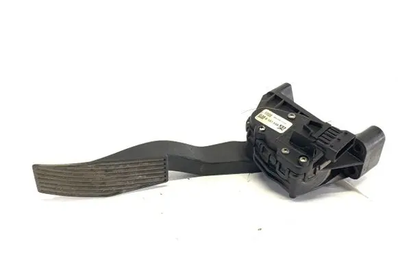 Accelerator throttle pedal