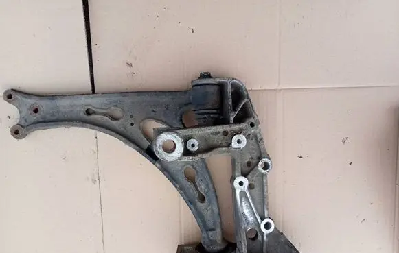 Volkswagen Golf V Front lower control arm/wishbone 1K0199295F