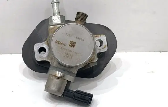 Lexus IS III XE30 Fuel injection high pressure pump 2322138080