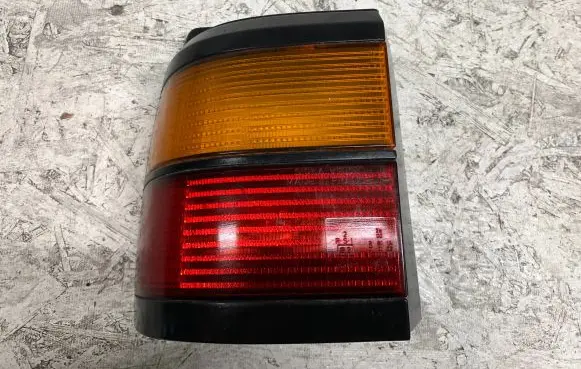 Volkswagen PASSAT B3 Rear/tail lights 333945111