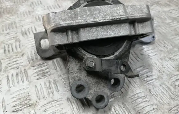 Ford Focus Engine mount vacuum valve 