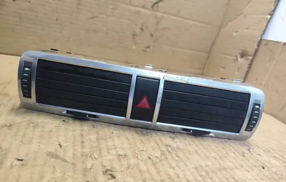 Skoda Superb B5 (3U) Dash center air vent grill 3U0820951A