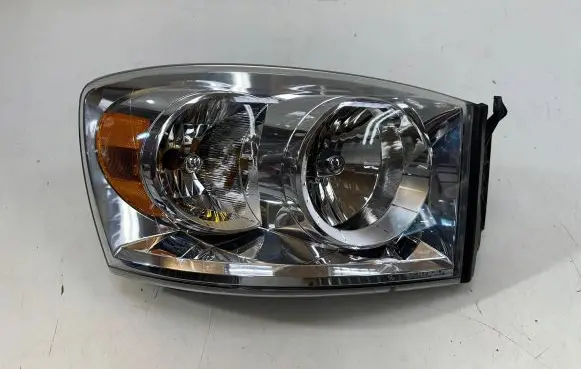 Dodge RAM 1500 DS Headlight/headlamp