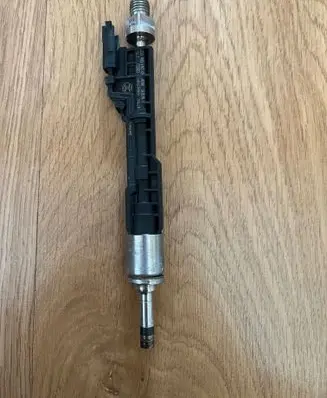 BMW 3 F30 F35 F31 Fuel injector 7639994 13647639994 0261500172