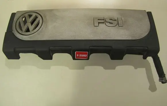 Volkswagen PASSAT B6 Engine cover (trim) 06F129208C