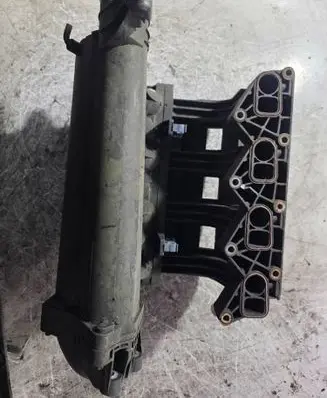 Mercedes-Benz Vito Viano W638 Intake manifold 6110900637