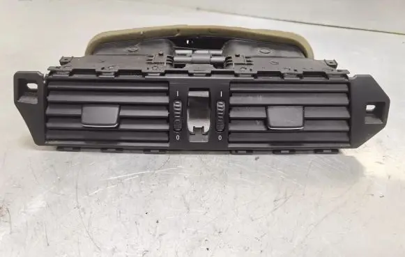 BMW 5 E60 E61 Dash center air vent grill 6910734