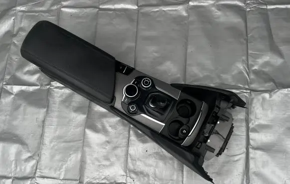 Alfa Romeo Giulia Armrest