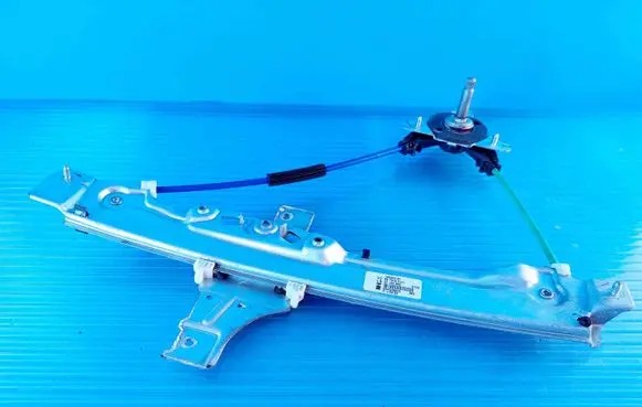 Rear door manual window regulator