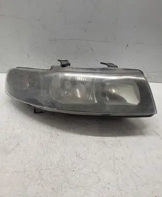 Seat Toledo II (1M) Headlight/headlamp 67742701