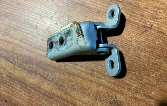 Toyota Corolla Verso AR10 Front door upper hinge