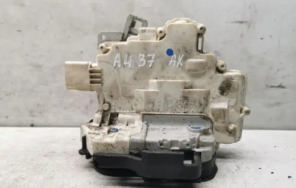 Audi A4 S4 B7 8E 8H Rear door lock 8E0839015AA