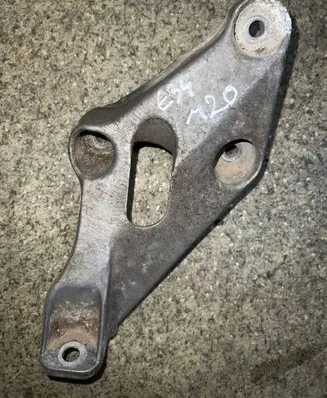 Engine mounting bracket