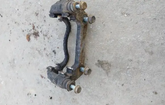 Toyota Verso Front Brake Caliper Pad/Carrier 