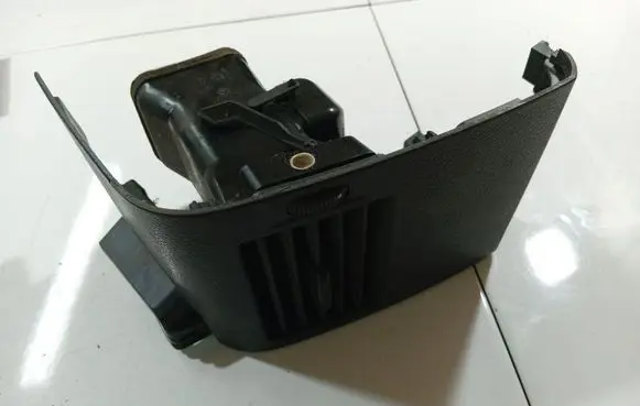 Mercedes-Benz Sprinter W906 Dash center air vent grill A9068300654