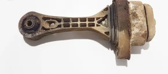 Volkswagen Golf IV Engine mount bracket