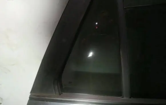 Rear vent window glass