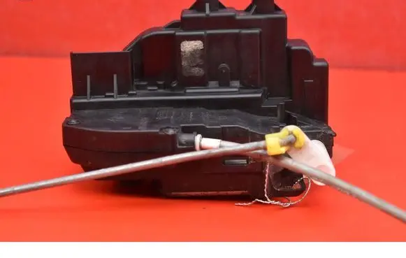 Nissan Qashqai Front door lock