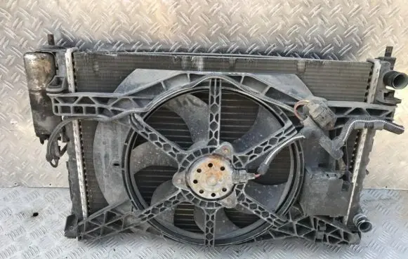 Renault Laguna I Coolant radiator