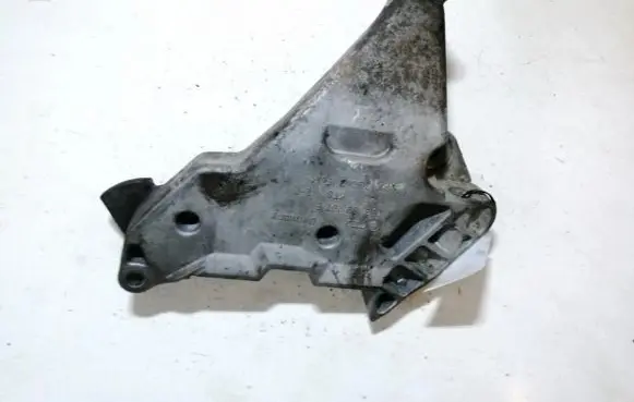 Volkswagen PASSAT B6 Engine mounting bracket 03G199207E