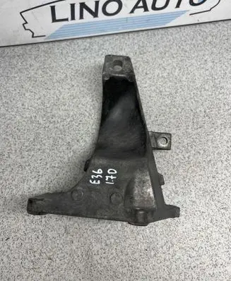 Engine mounting bracket