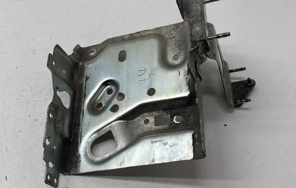 Nissan X-Trail T32 Battery tray
