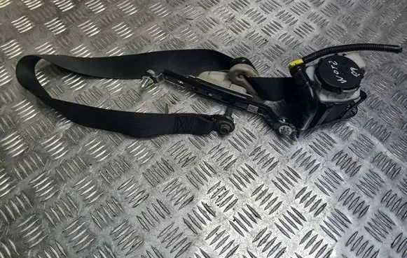 Nissan Note (E12) Front seatbelt