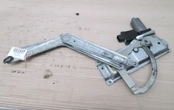 Opel Tigra A Front door window regulator with motor