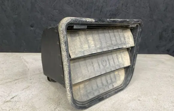 Volvo XC70 Quarter panel pressure vent 9166092