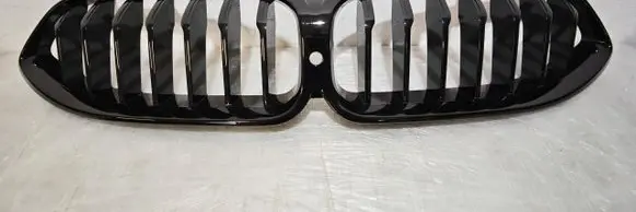 BMW 8 E31 Front bumper upper radiator grill 5113
