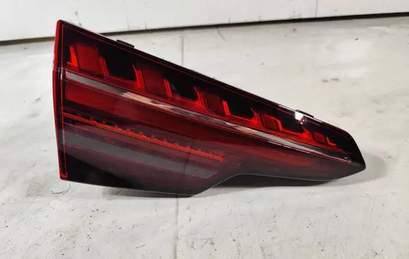 Tailgate rear/tail lights
