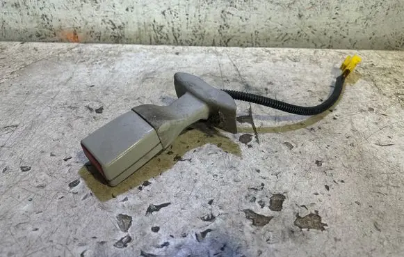 Chrysler Voyager Front seatbelt buckle 33009698 267072J