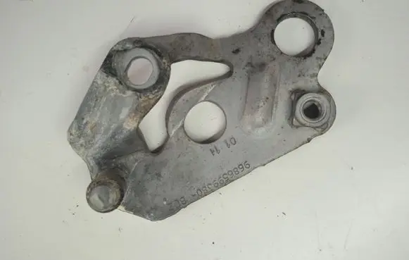 Peugeot 508 Engine mounting bracket 9686599380