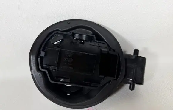 Audi A1 Fuel tank cap lock 