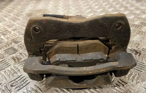 Toyota RAV 4 (XA40) Front brake caliper