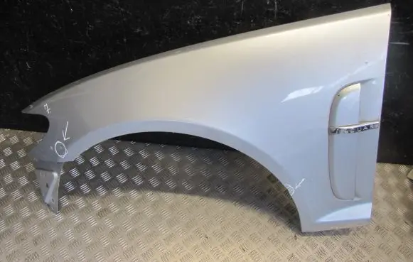 Jaguar XF Fender 2B032