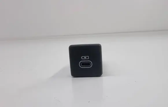 Land Rover Range Rover Sport L461 USB socket connector M8E219010DA